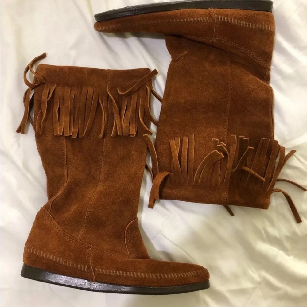 Minnetonka one later boots 8